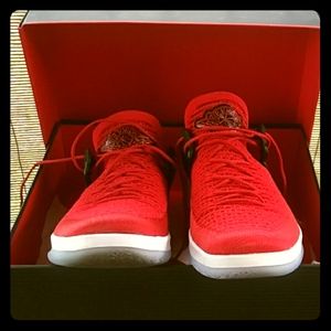 Air Jordan XXXII Low sneakers.